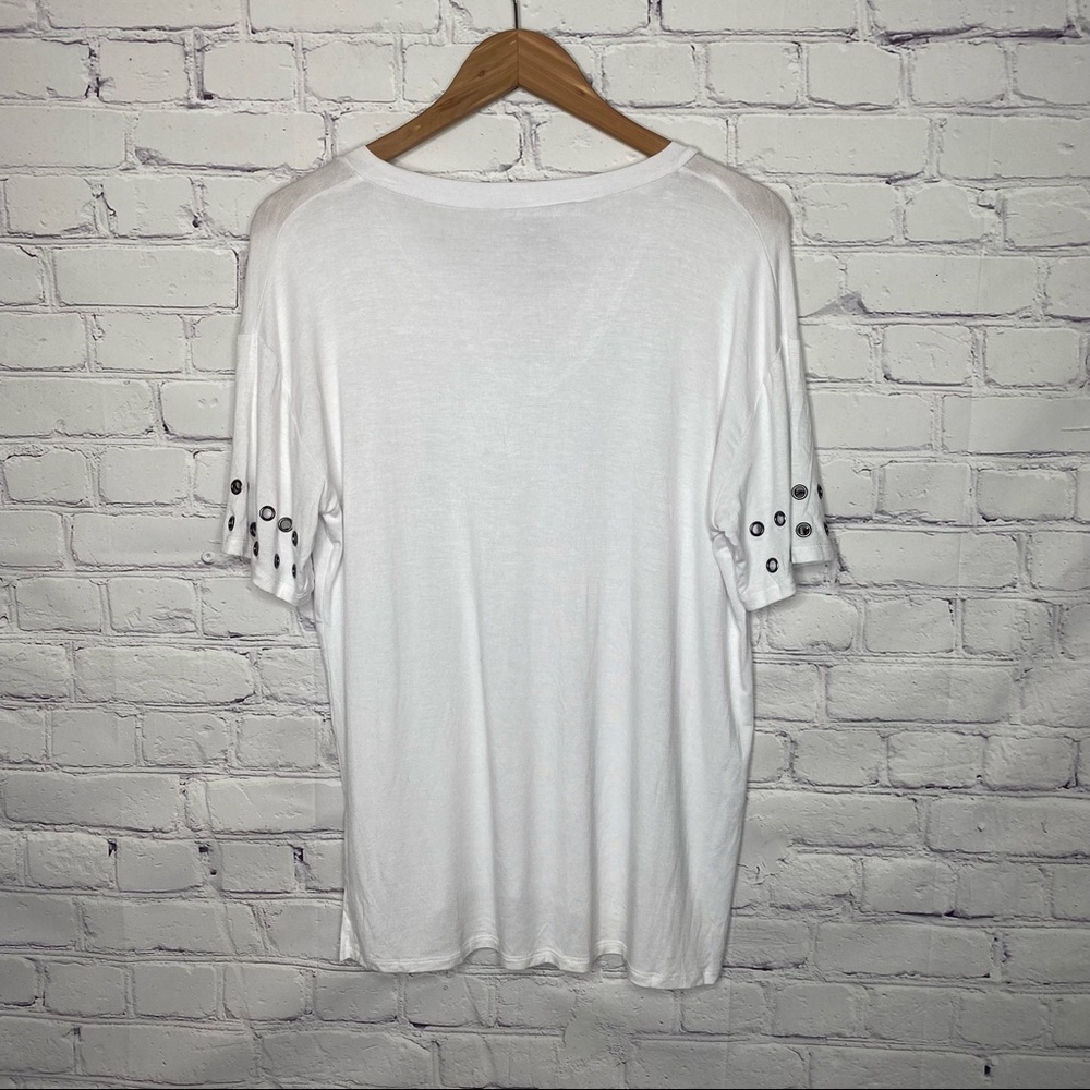A+A Collection V neck Grommet Sleeve T-shirt - Picture 7 of 8